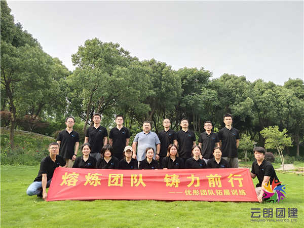中免集团三亚市内免税店团委打造“五维工作体系”(图1)